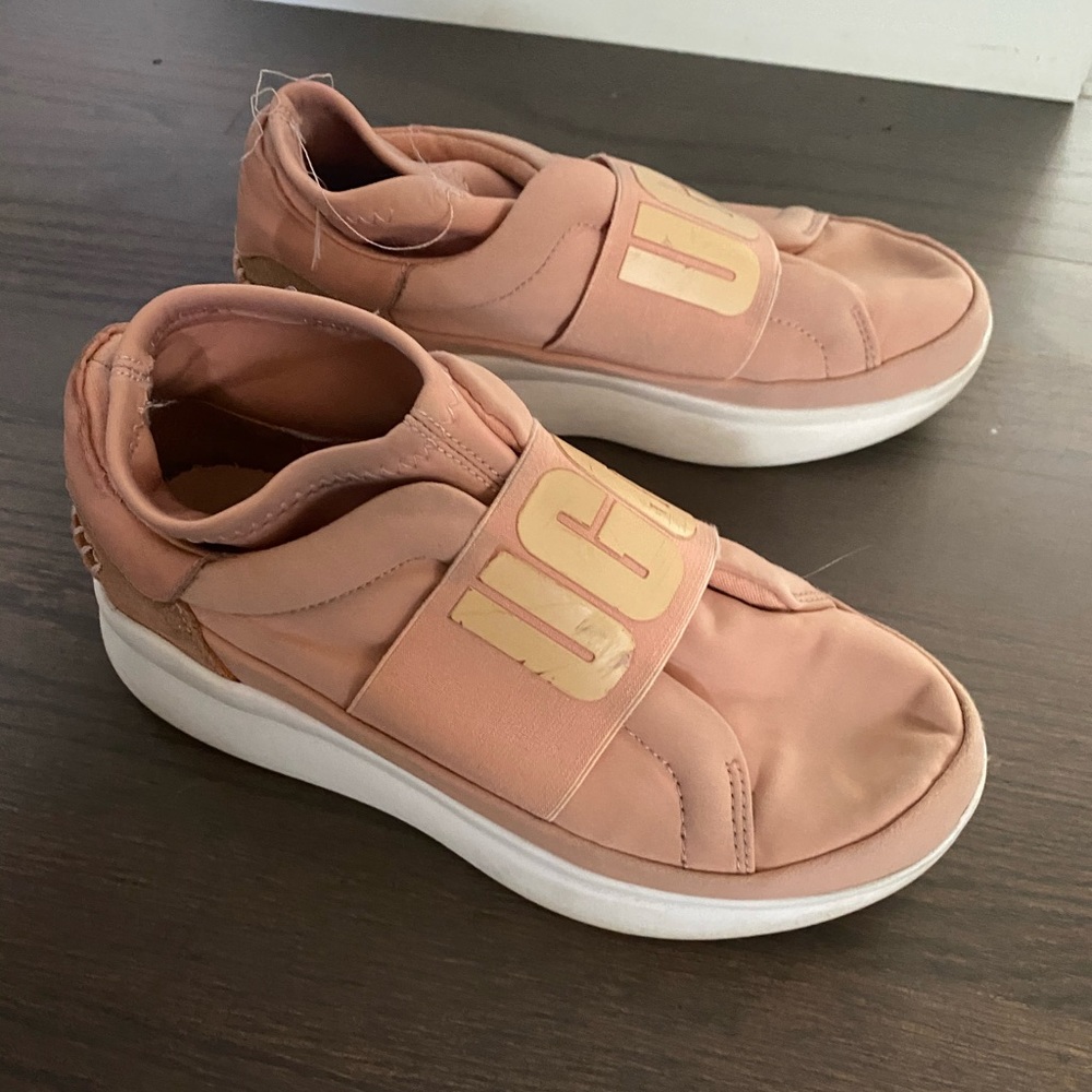 Ugg girls shoes size 4